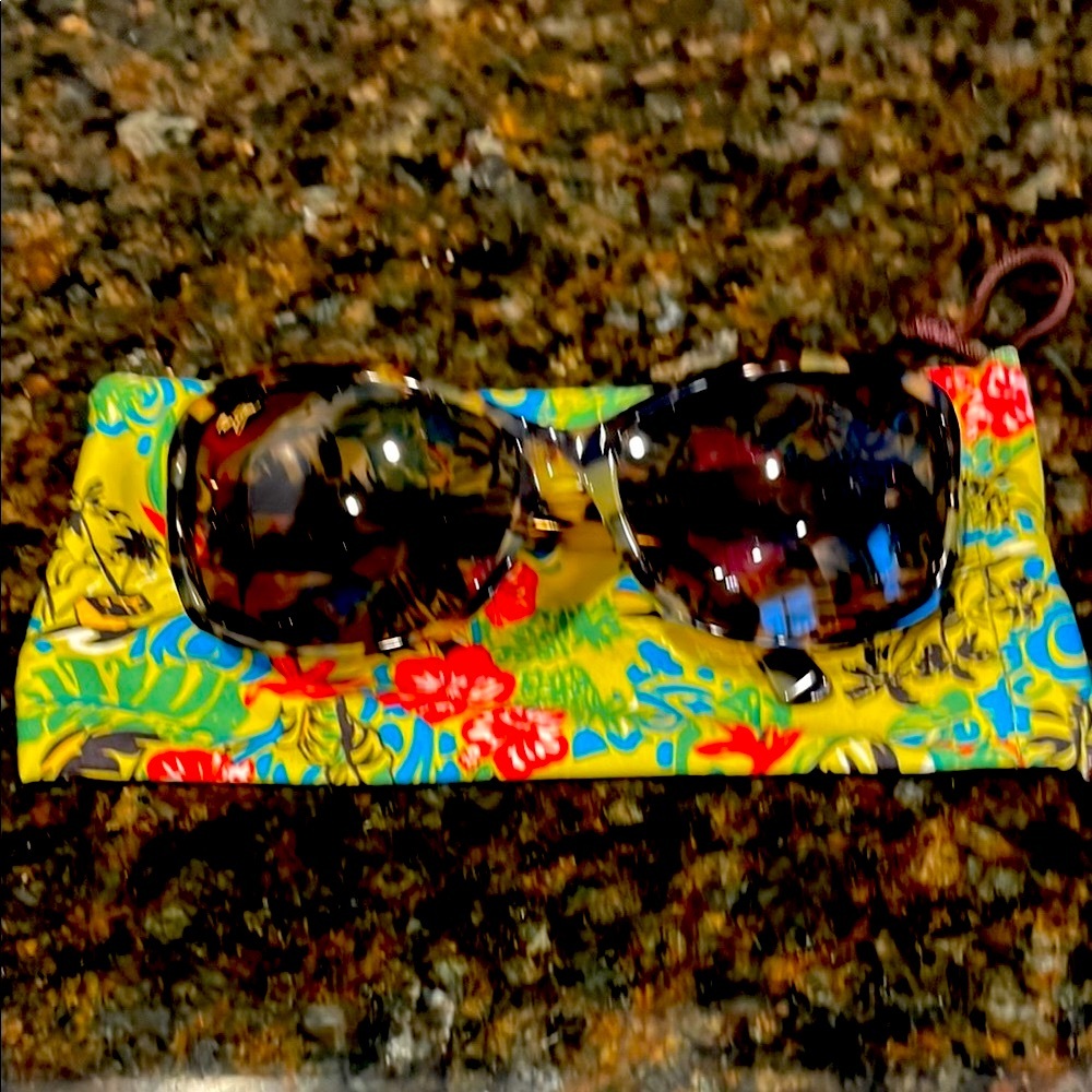 Maui Jim Sunglasses with Pouch